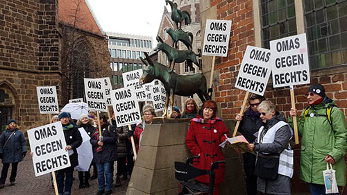 Rathauswalk der Omas gegen Rechts