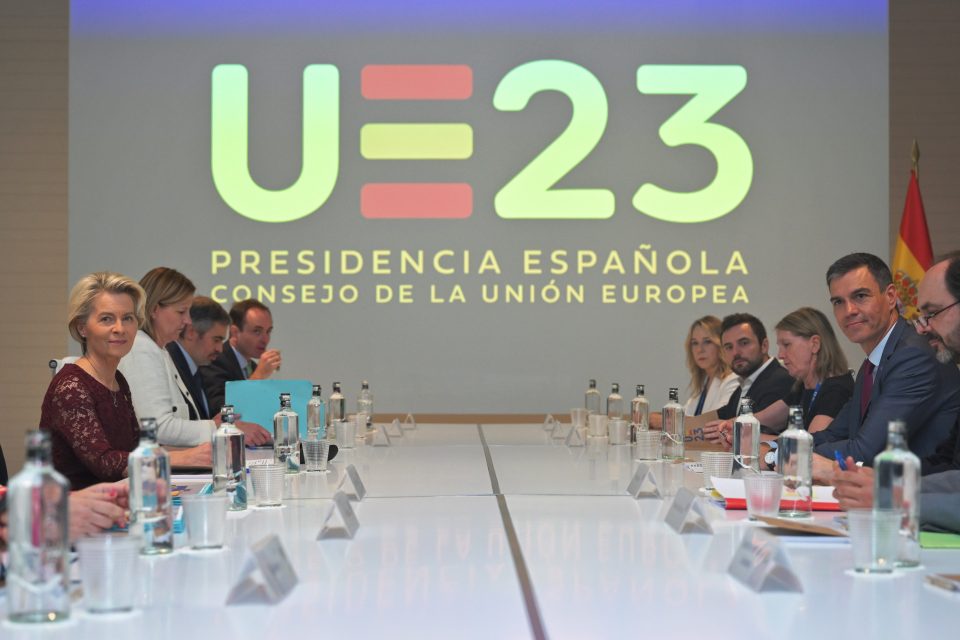 Spanien übernimmt Ratspräsidentschaft.