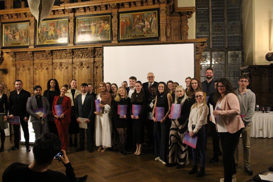 Bürgermeister Bovenschulte übergibt Europässe