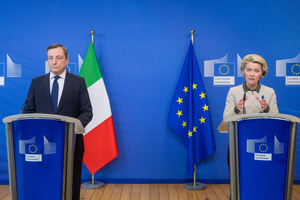 Foto von Ursula von der Leyen und Mario Draghi